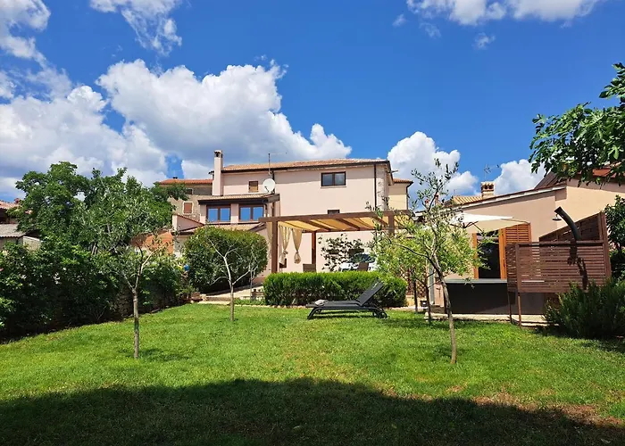 Casa Mirelia - Holiday Home For Two With Garden And Whirlpool