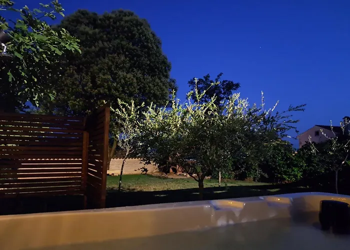 Casa Mirelia - Holiday Home For Two With Garden And Whirlpool