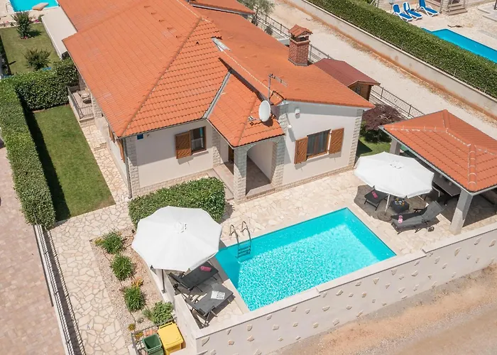 Stunning Home In Kastelir