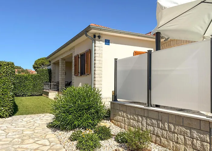 Stunning Home In Kastelir